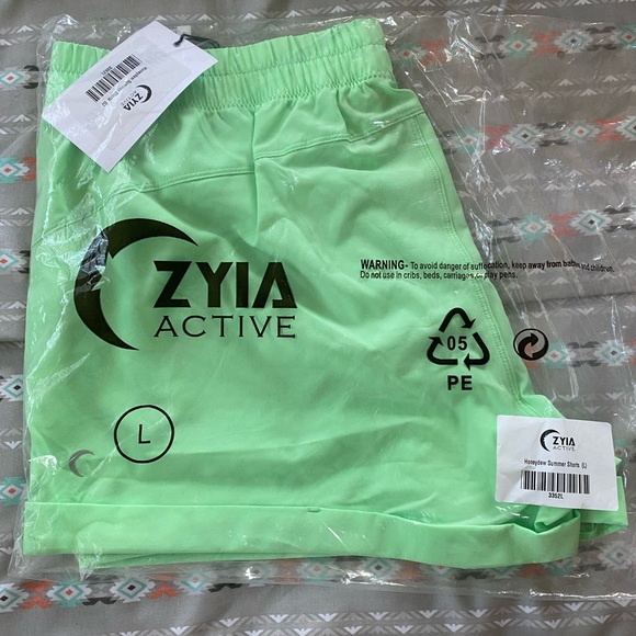 Zyia Honeydew Summer Shorts- NEW - Picture 3 of 3